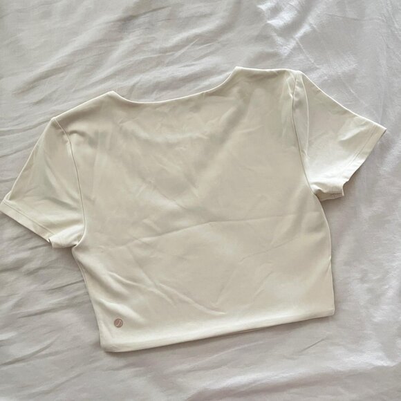 CRZ YOGA Butterluxe Double Lined Cropped Short Sleeve in White Apricot - Picture 7 of 7